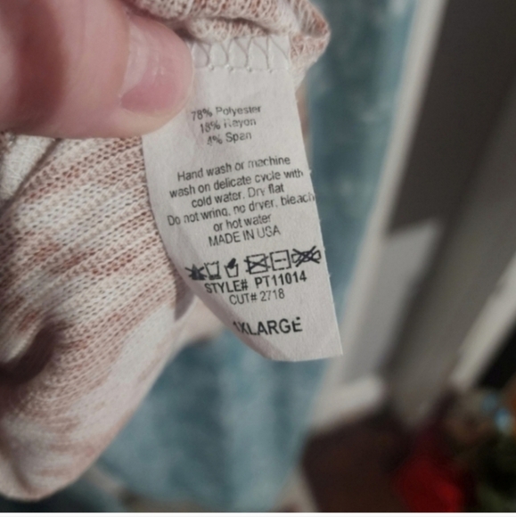 🍁🍂Boutique 1x leapord open shoulder sweater - Picture 3 of 4